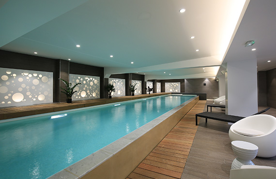 › Schwimmbad / Wellness